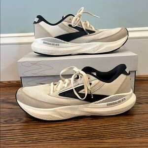 Brooks Women’s Adrenaline 24 GTS